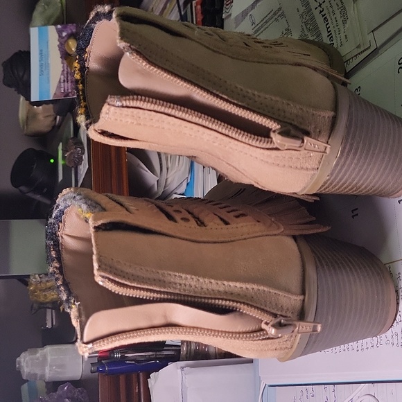 Zipper back tan suede ankle boots - Mudd brand - 7 1/2 - Picture 3 of 6